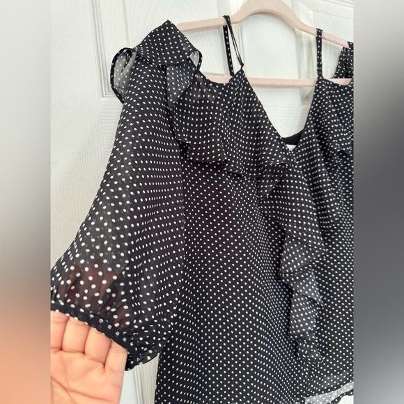 Polka Dot Cold-Shoulder cutouts delicate ruffle Blouse  Small new without tags - Picture 3 of 3